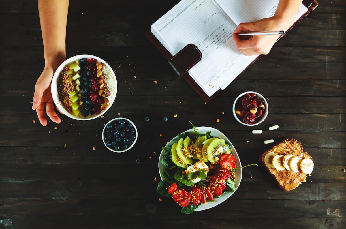 Nutritionist providing dietary guidance
